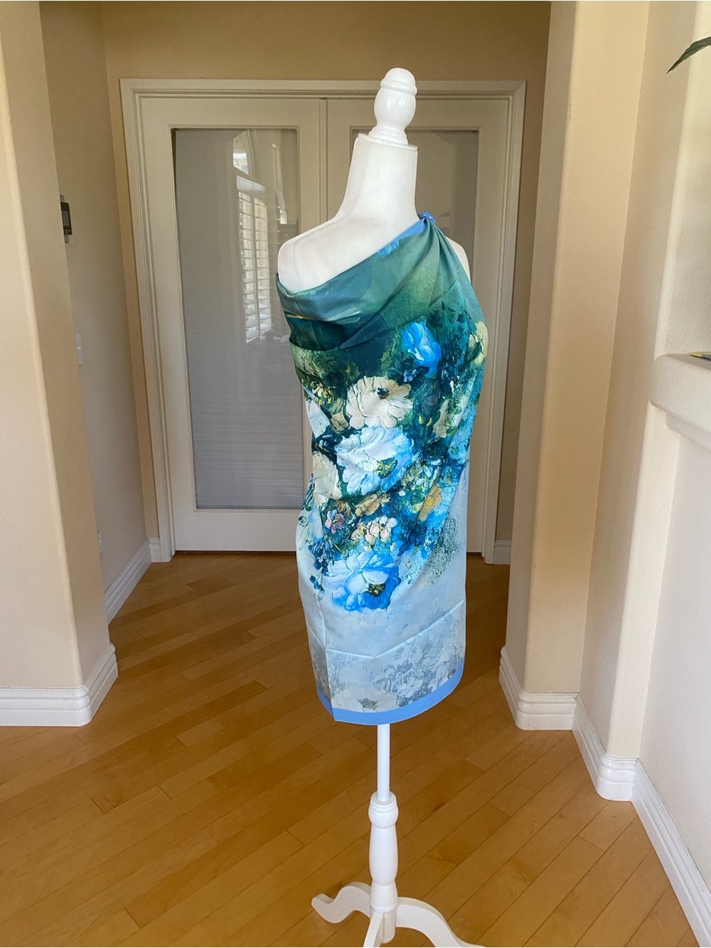 100% Silk Floral Blue & Green Wrap Scarf Top Sarong